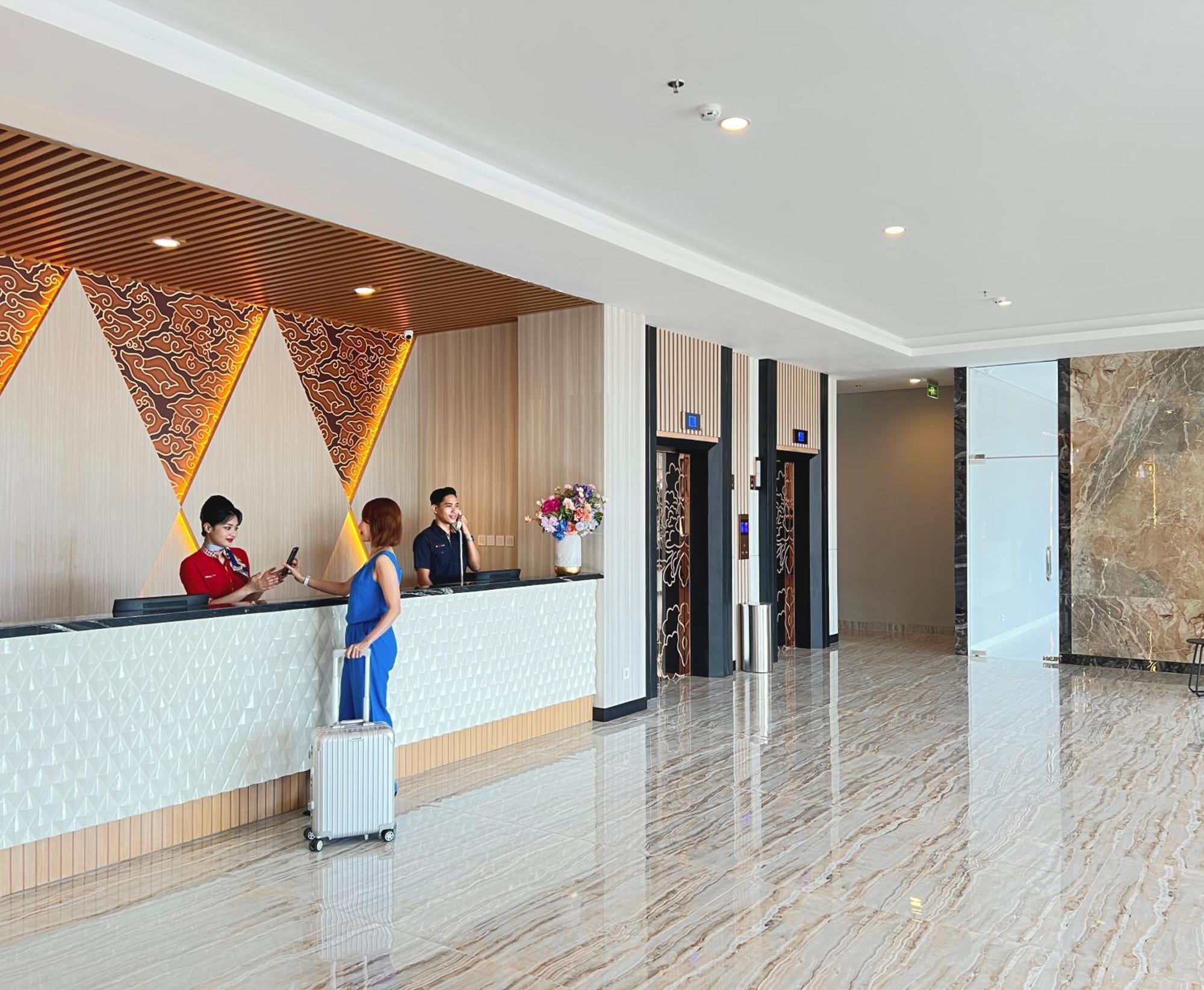 D'Primahotel Airport Sultan Hasanuddin Makassar Sudiang Exteriör bild